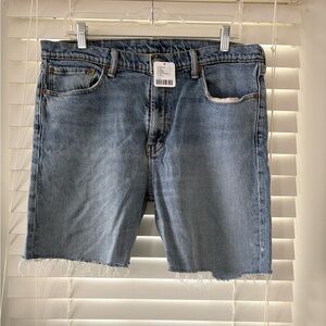 🆕Levi’s Bermuda knee shorts